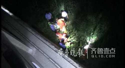 福山一男子酒后跳河落入7米深草叢,，腰部受傷終獲救