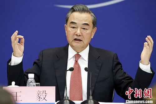 8月30日,，中國外交部舉辦金磚國家領(lǐng)導(dǎo)人第九次會晤和新興市場國家與發(fā)展中國家對話會中外媒體吹風(fēng)會,。中國外交部長王毅在會上表示，金磚國家不是封閉的俱樂部,，金磚合作的影響也遠(yuǎn)遠(yuǎn)超出五國范疇,。“金磚+”模式將充分釋放金磚合作的積極效應(yīng),。 <a target='_blank' href='http://www.chinanews.com/'>中新社</a>記者 李慧思 攝