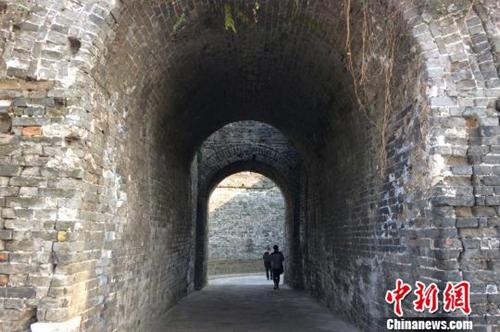 資料圖：荊州古城墻內(nèi)部一景,。　董曉斌 攝