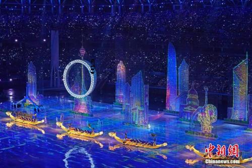 圖為天津全運會開幕式,，文體展演中的天津標(biāo)志性建筑燈光秀。<a target='_blank' href='http://www.chinanews.com/'>中新社</a>記者 佟郁 攝