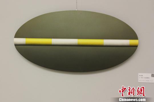 圖為陳文驥2010年創(chuàng)作的《“不行”的淡黃色》,。　曾潔 攝