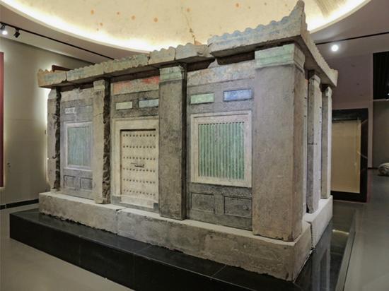 90年代大堡子山盜墓嚴(yán)重,，不久即在國(guó)外發(fā)現(xiàn)被盜文物
