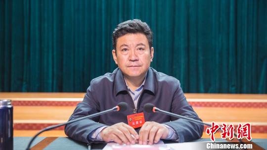 西藏自治區(qū)副主席、日喀則市委書記張延清在2017全區(qū)脫貧摘帽工作推進(jìn)現(xiàn)場(chǎng)大會(huì)上講話,?！◇憧?攝
