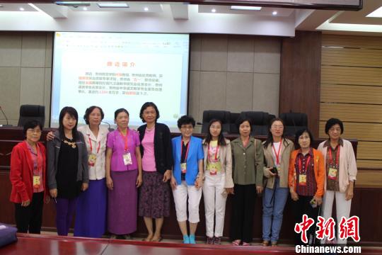 貴州師范學(xué)院教授顏邁的“漢語的歧義”講座現(xiàn)場,。　冷桂玉 攝