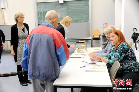當(dāng)?shù)貢r間9月24日上午,，德國第十九屆聯(lián)邦議院選舉正式拉開帷幕。<a target='_blank' href='http://www.chinanews.com/'>中新社</a>記者 彭大偉 攝