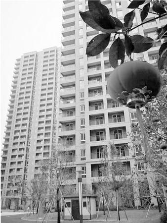 小區(qū)里掛滿了喜慶的紅燈籠,。
照片由安居房產(chǎn)公司提供,。