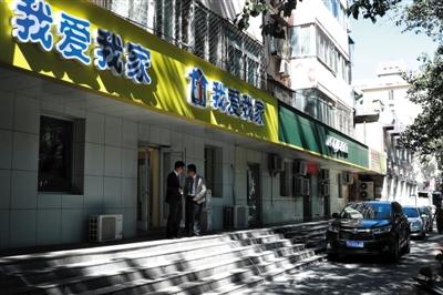  2017年9月28日,，小街橋附近房產(chǎn)中介。新京報(bào)記者 彭子洋 攝
