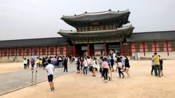 ▲景福宮內(nèi)中國游客寥寥無幾,。 