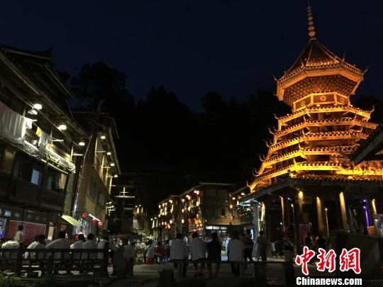 圖為游客爆滿的貴州黎平肇興侗寨,。　楊光振 攝