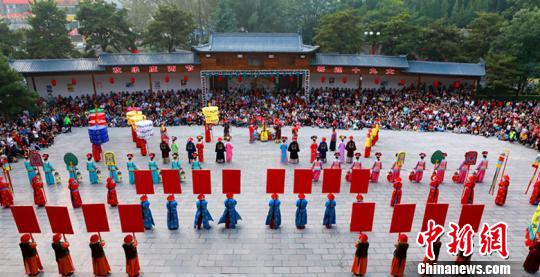 2017年的“國慶中秋”假日，兩節(jié)的疊加效應(yīng),，超長的假日時間,，高速免費通行的政策，促使人們出游熱情高漲,?！〕声i 攝