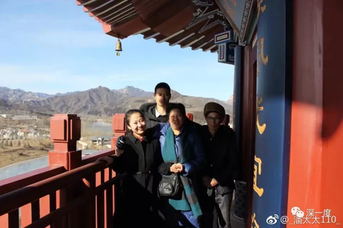 他站在兒子服役的消防隊(duì)門(mén)前 已不認(rèn)得眼前人是誰(shuí)