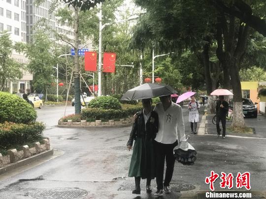 強(qiáng)冷空氣橫掃長三角氣溫“三級(jí)跳”多地迎入秋