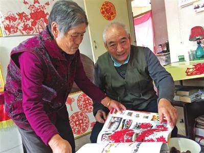 八旬奶奶自學(xué)成剪紙達人一把剪刀改變其生活（圖）