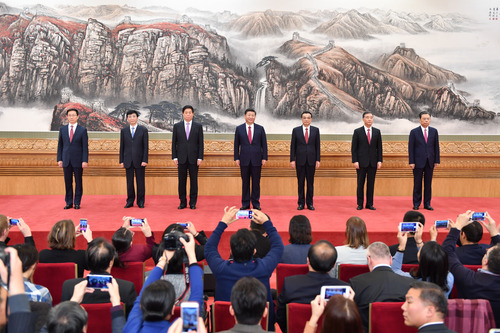 （4）習(xí)近平等十九屆中共中央政治局常委同中外記者見(jiàn)面