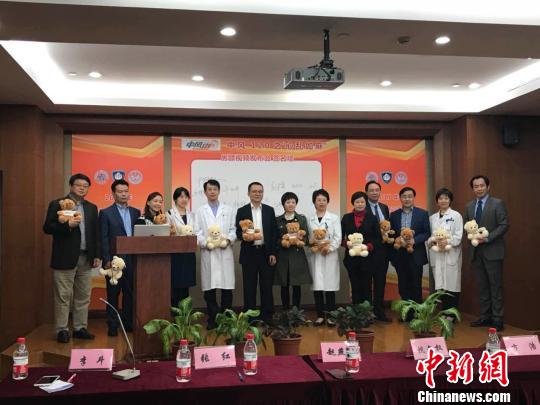 由中國(guó)卒中學(xué)會(huì)中風(fēng)120特別行動(dòng)組攜手多名專家策劃并制作的短視頻——《中風(fēng)120之心亂如麻-房顫》27日在上海正式發(fā)布,。　芊燁 攝
