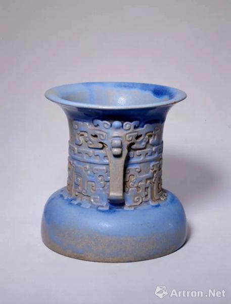 宜興窯仿古銅紋尊,，明，高15.2cm,口徑15.2cm,足距15.4cm.
