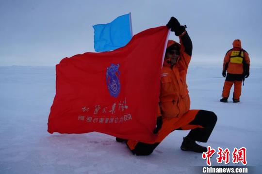 此前，東方醫(yī)院中國(guó)國(guó)際應(yīng)急醫(yī)療隊(duì)(上海)已先后派出兩位醫(yī)生四次跟隨“雪龍?zhí)枴背稣髂?、北極,。供圖