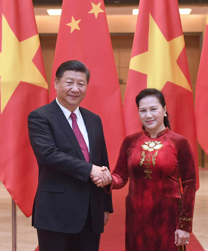 （時(shí)政）習(xí)近平會(huì)見(jiàn)越南國(guó)會(huì)主席阮氏金銀