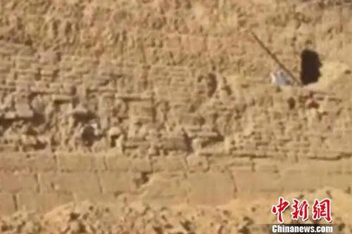 圖為陜西波羅古堡城墻維護施工,。視頻截圖