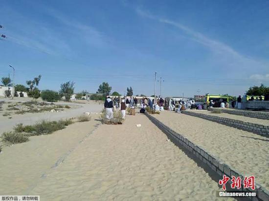 埃及官方媒體稱,，死亡人數(shù)已升至300多人,，另有上百人受傷。