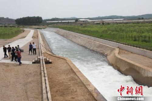 資料圖：大連應(yīng)急供水工程出水口,。　沈殿成 攝