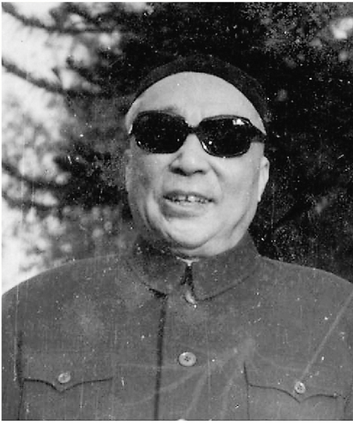 謝稚柳（1910－1997年）原名稚,，字稚柳，后以字行,。晚號壯暮翁,，齋名魚飲溪堂、杜齋,、煙江樓,、苦篁齋等。