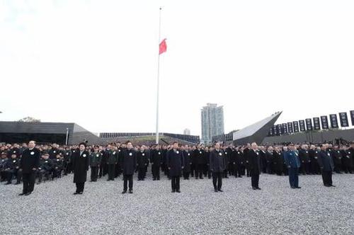 12月13日上午,，中共中央,、全國人大常委會、國務(wù)院、全國政協(xié),、中央軍委在南京隆重舉行南京大屠殺死難者國家公祭儀式,。習(xí)近平,、俞正聲等黨和國家領(lǐng)導(dǎo)人出席儀式,。新華社記者 謝環(huán)馳 攝