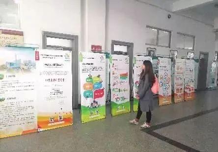 湖南大學(xué),，正舉行“長沙人才新政進校園”活動。