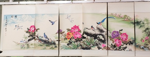 三,、王志鴻畫的國韻牡丹。  梓涵 攝影