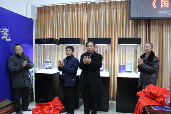 國寶再造大師晉曉瞳,、王建偉,、劉建軍、苗長強（從左至右）為作品隆重揭幕