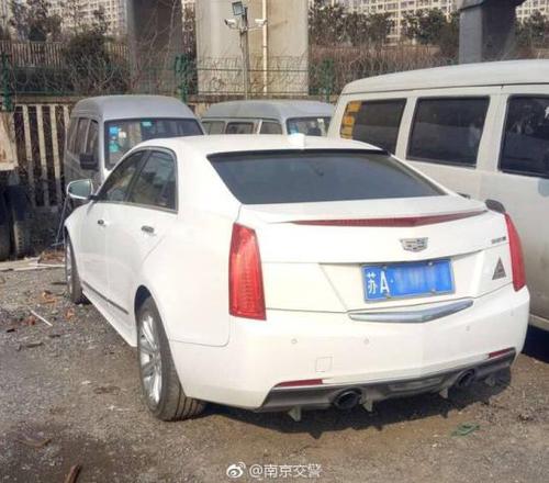 圖為“飆車”的車輛被暫扣,。官微截圖