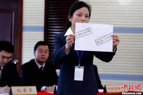 資料圖：2011年，北京首次公開搖號配置管理購車數(shù)量,。<a target='_blank' href='http://www.chinanews.com/'>中新社</a>記者 富田 攝