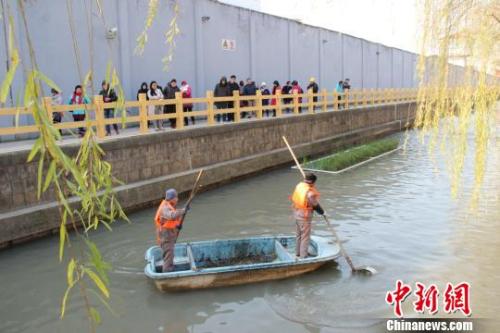 資料圖：過去水質(zhì)渾濁,、淤泥沉積的嫩江河，如今清澈暢通,?！≈芰?攝