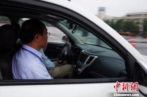 資料圖：實(shí)現(xiàn)“無人駕駛”的汽車,。　王曉剛 攝