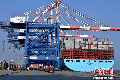 資料圖：繁忙的廈門集裝箱碼頭,。<a target='_blank' href='http://www.chinanews.com/'>中新社</a>記者 王東明 攝