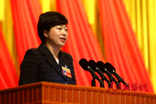 1,、北京市政協(xié)十三屆一次會(huì)議舉行大會(huì)發(fā)言,，王英委員代表民革北京市委發(fā)言。 (2)