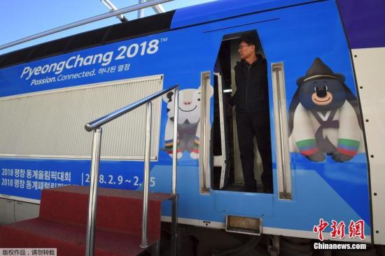 資料圖：韓國(guó)開通了從仁川國(guó)際機(jī)場(chǎng)到平昌及江陵的高速列車(KTX),。據(jù)悉，“奧運(yùn)高鐵”車程1個(gè)半小時(shí)至2小時(shí),，每天運(yùn)行次數(shù)為51次(單程),，日均客運(yùn)能力達(dá)2.091萬(wàn)人次。