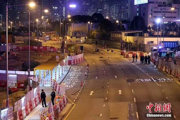 香港鬧市5天2次發(fā)現(xiàn)戰(zhàn)時(shí)炸彈 上演真實(shí)拆彈專家