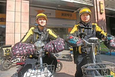 春節(jié)堅(jiān)守崗位的外賣小哥,。圖/廣州日?qǐng)?bào)全媒體記者何波