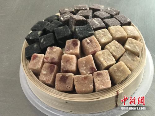 制作元宵時(shí)使用的餡料,。<a target='_blank' href='http://www.chinanews.com/' >中新網(wǎng)</a> 吳濤 攝