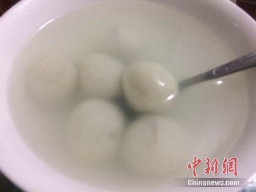 "資料圖：湯圓煮制后,，表面比元宵光滑，湯水相對(duì)清澈,。