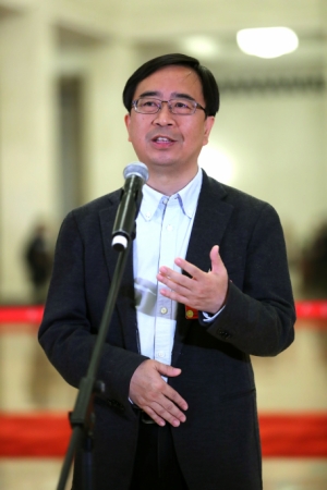 （3）全國政協(xié)委員接受采訪