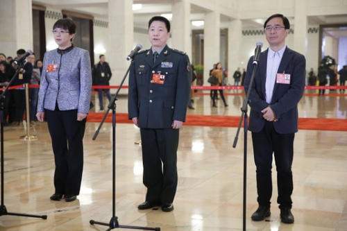 （5）全國政協(xié)委員接受采訪