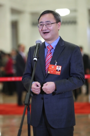 （9）全國政協(xié)委員接受采訪