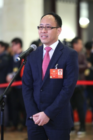 （13）全國政協(xié)委員接受采訪