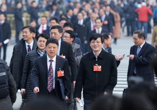 （1）全國政協(xié)十三屆一次會(huì)議開幕