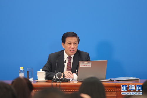 圖為張業(yè)遂回答記者提問,。新華網(wǎng)中國(guó)政府網(wǎng) 陳杰 攝