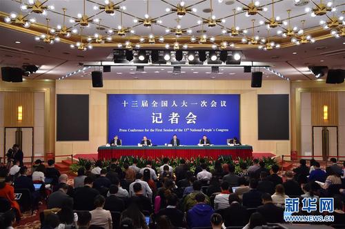 3月6日，十三屆全國人大一次會議新聞中心舉行記者會,，邀請國家發(fā)展和改革委員會主任何立峰、副主任張勇,、副主任寧吉喆就“創(chuàng)新和完善宏觀調(diào)控,，推動高質(zhì)量發(fā)展”相關(guān)問題回答中外記者提問。2