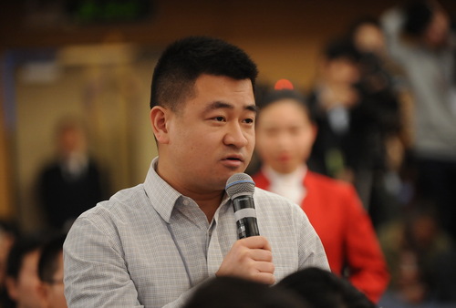 每日經(jīng)濟新聞記者提問,。人民網(wǎng)記者 郝勇 攝