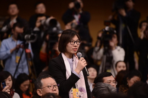 大河報記者提問